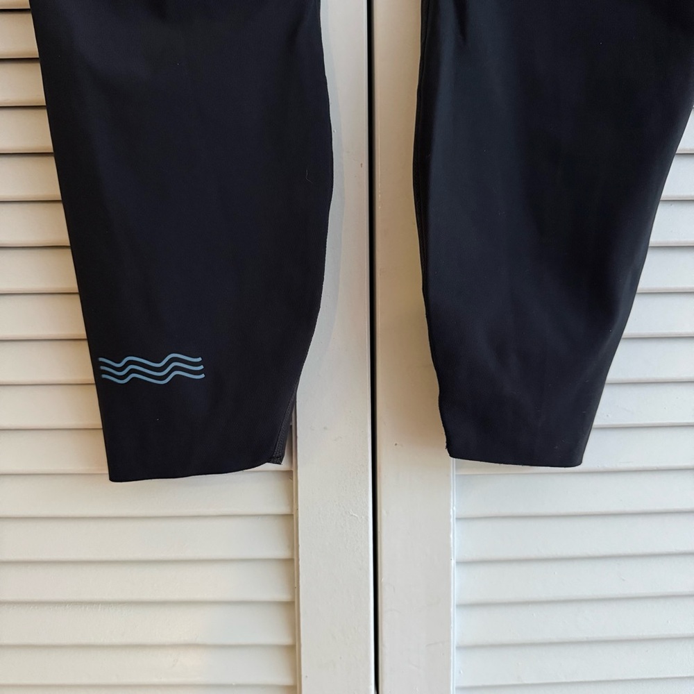 Janji Women’s Black Cropped Running Tights size Medium - Picture 4 of 6